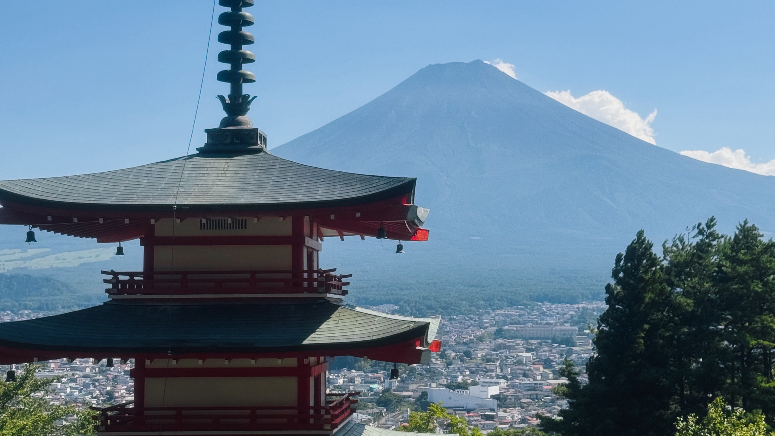 La pagoda Chureito con il monte Fuji sullo sfondo, in Giappone