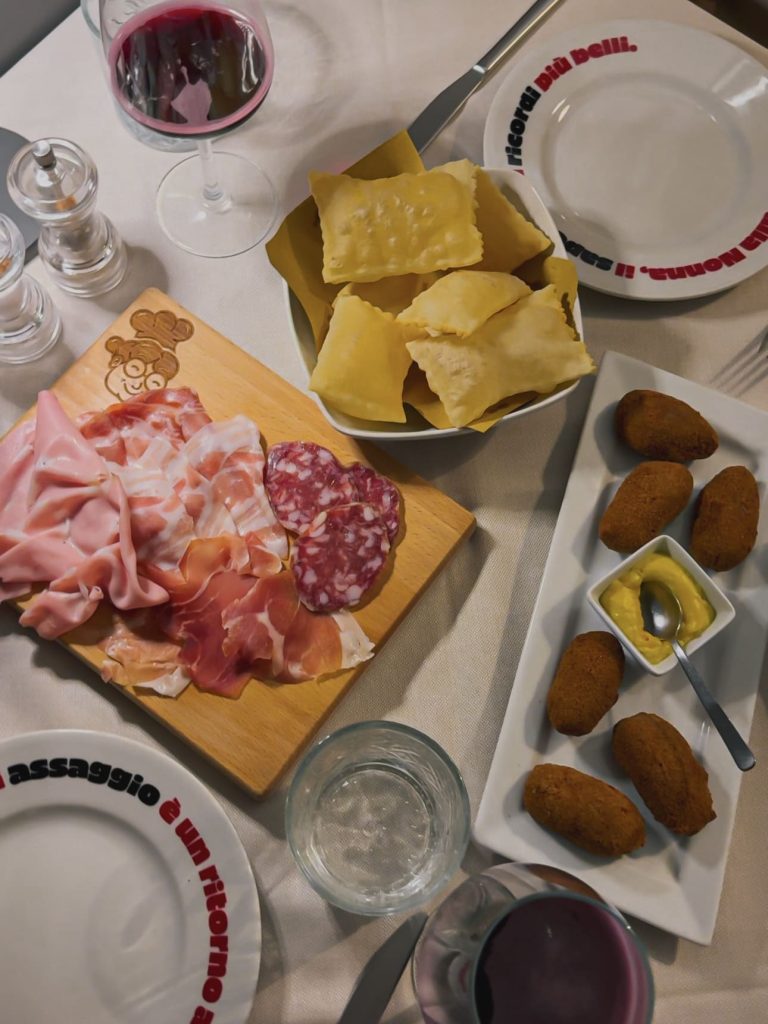Primo piatto della tradizione emiliana servito da Nonna Emilia
