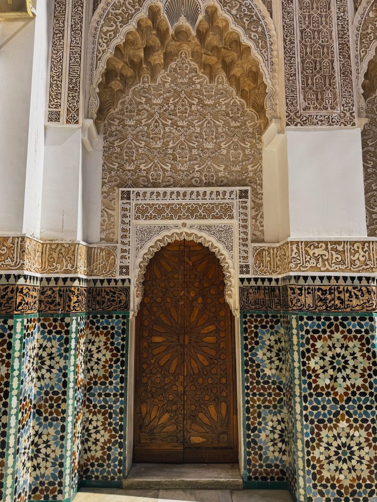 Dettaglio degli intagli in legno della Madrasa