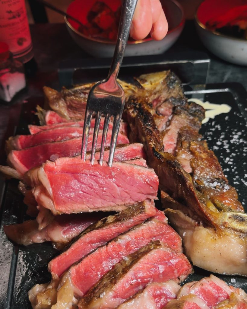 T-Bone Bavarese servita da Viro Steak Restaurant