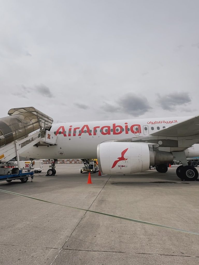 Interno dell'aeromobile Air Arabia pronto per l'imbarco