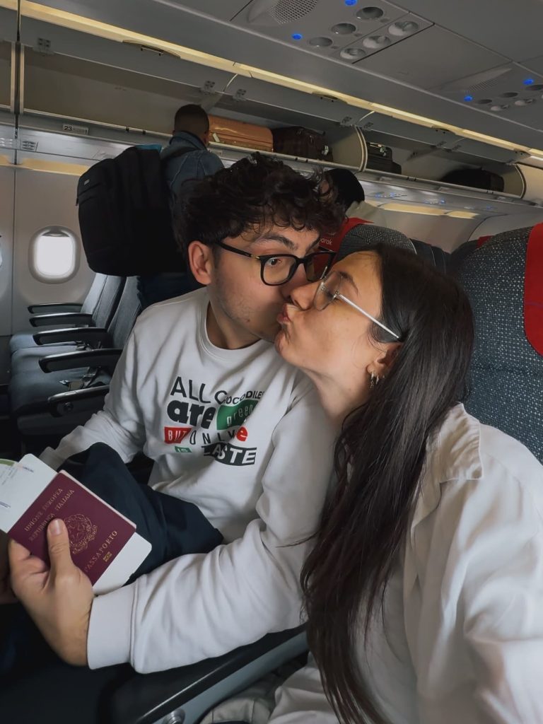 Sedili ampi e cabina moderna a bordo Air Arabia