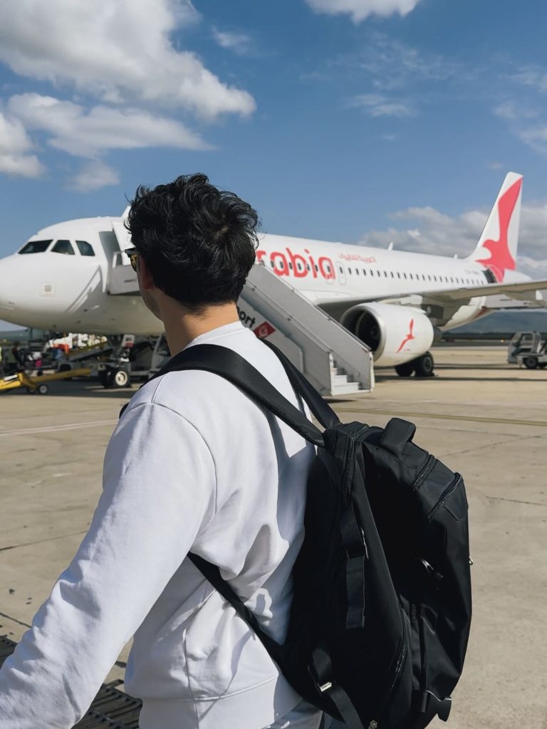 Cabina passeggeri di Air Arabia durante il volo