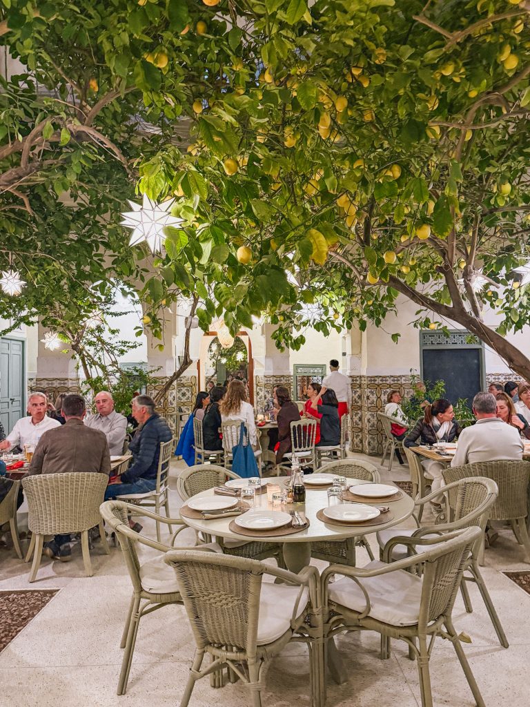 Piatto tipico marocchino servito al ristorante Limoni
