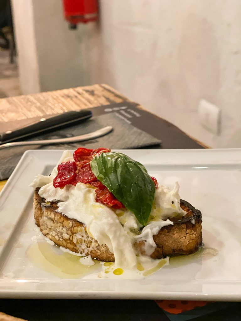 Bruschetta con pane cotto in forno a legna di Pizzeria P