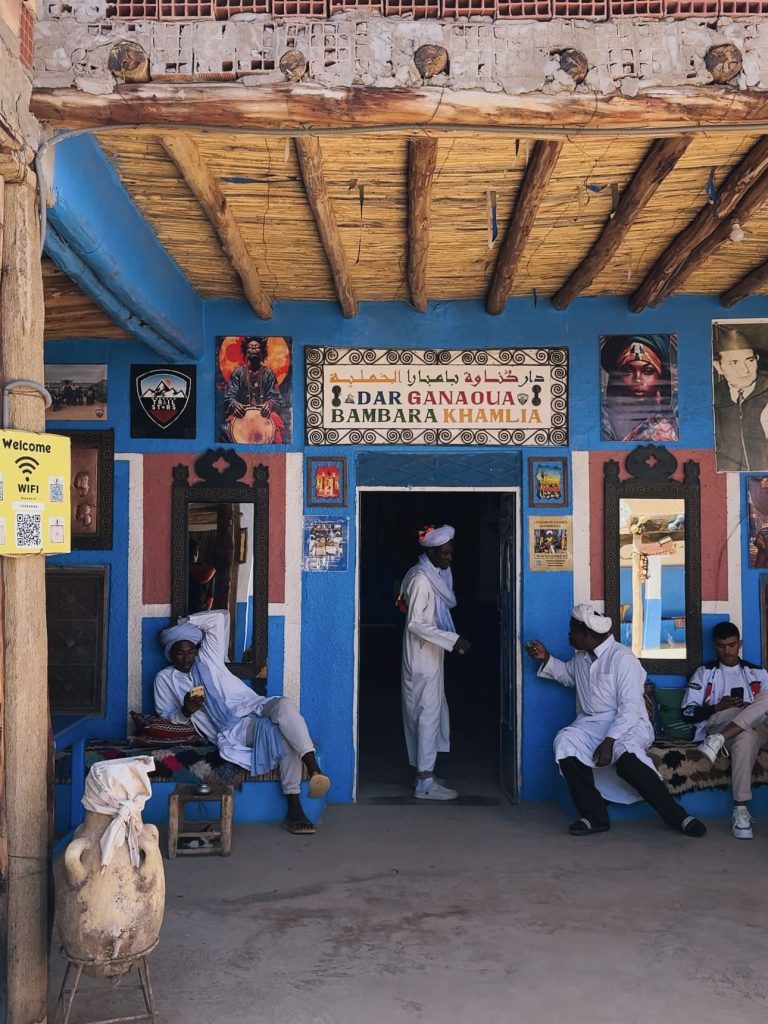 Musica tradizionale Gnawa nel villaggio di Khamlia