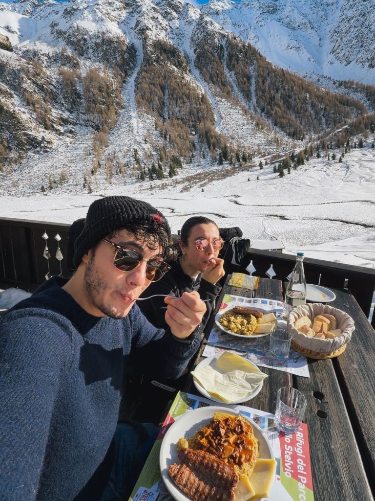Pranzo al Rifugio La Baita dopo la camminata sulla neve