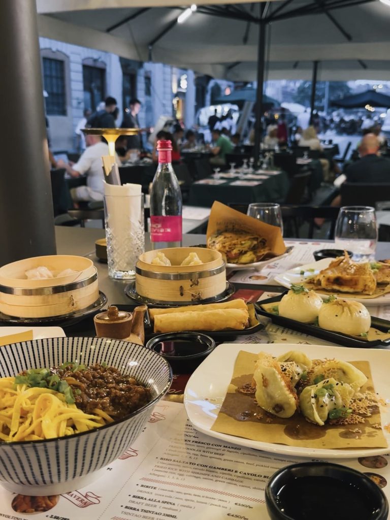 Piatti street food cinese serviti da Yiko Dim Sum