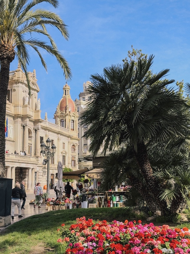 Fontana e palazzo di Plaza del Ayuntamiento a Valencia