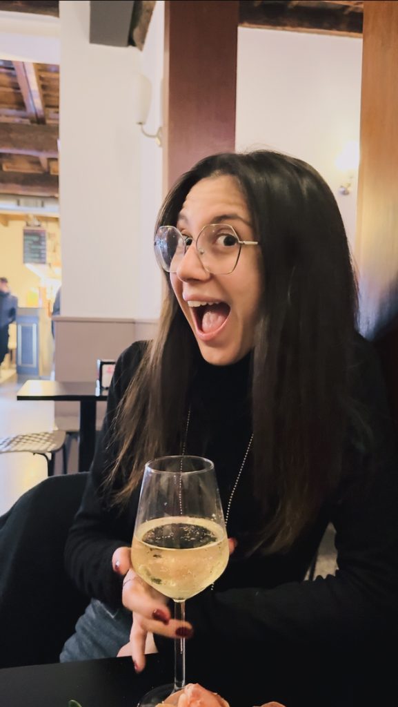 Ludovica all'aperitivo del Bar della Pesa