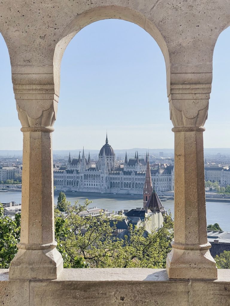 Vista del Parlamento dal Bastione dei Pescatori