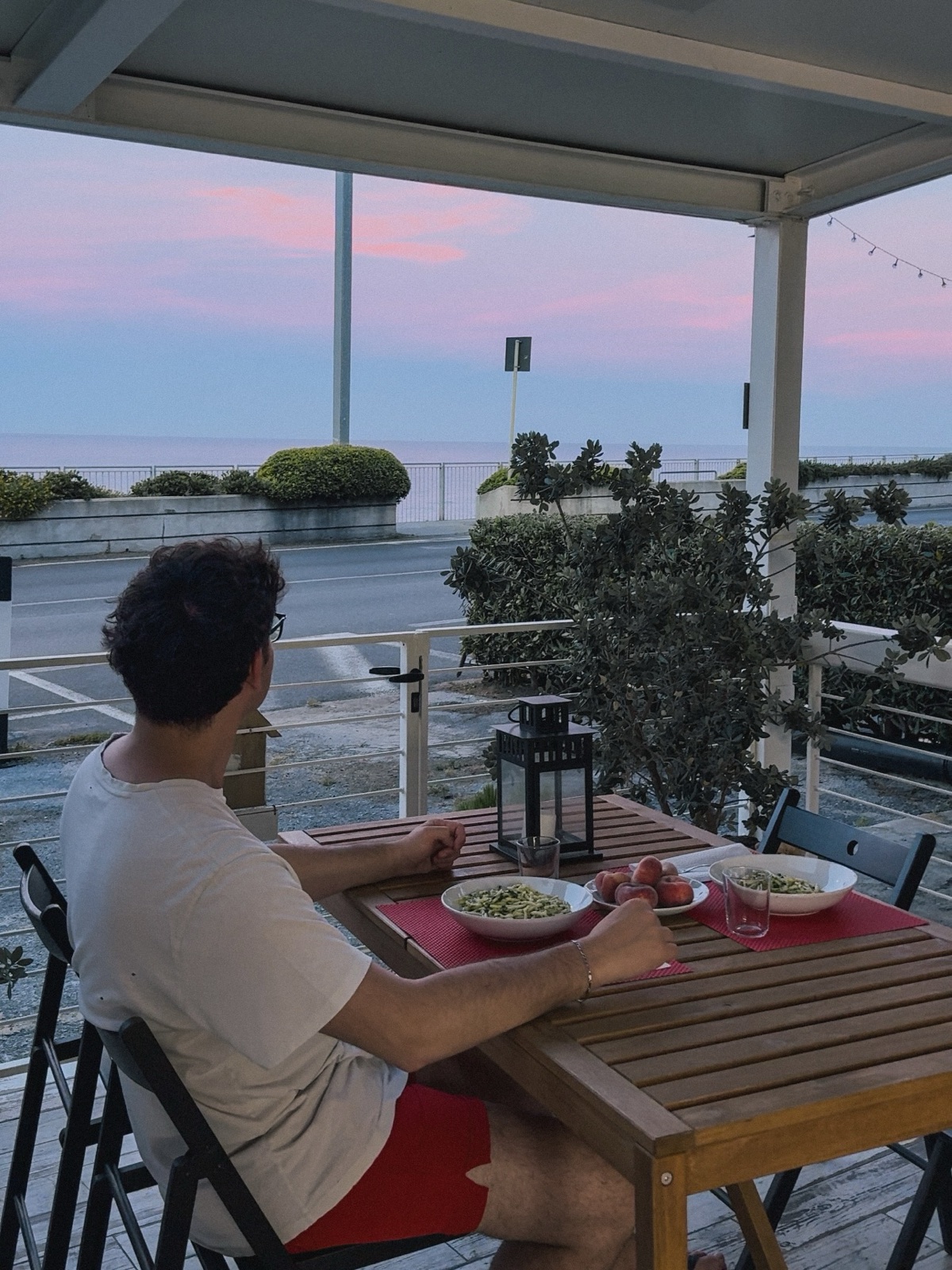 Il patio esterno di Le Case di Selly con vista sul mare