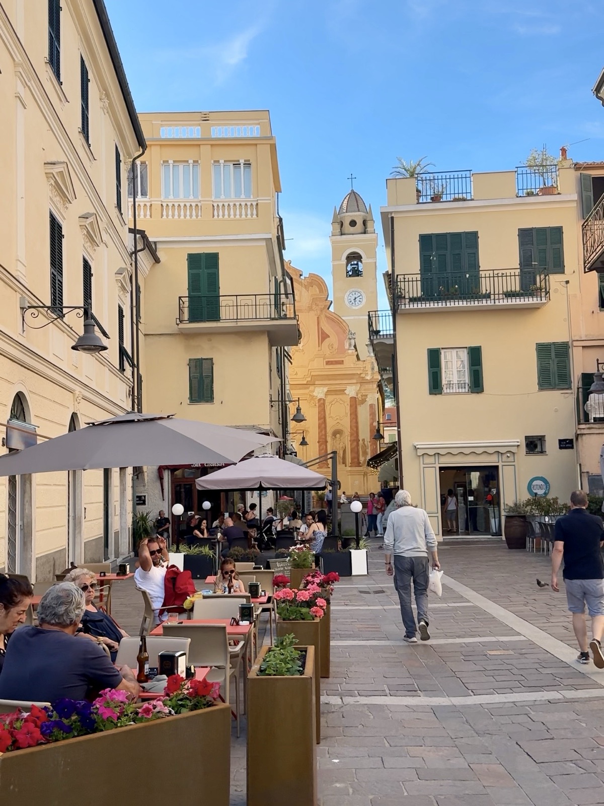 Vista del centro storico di Spotorno