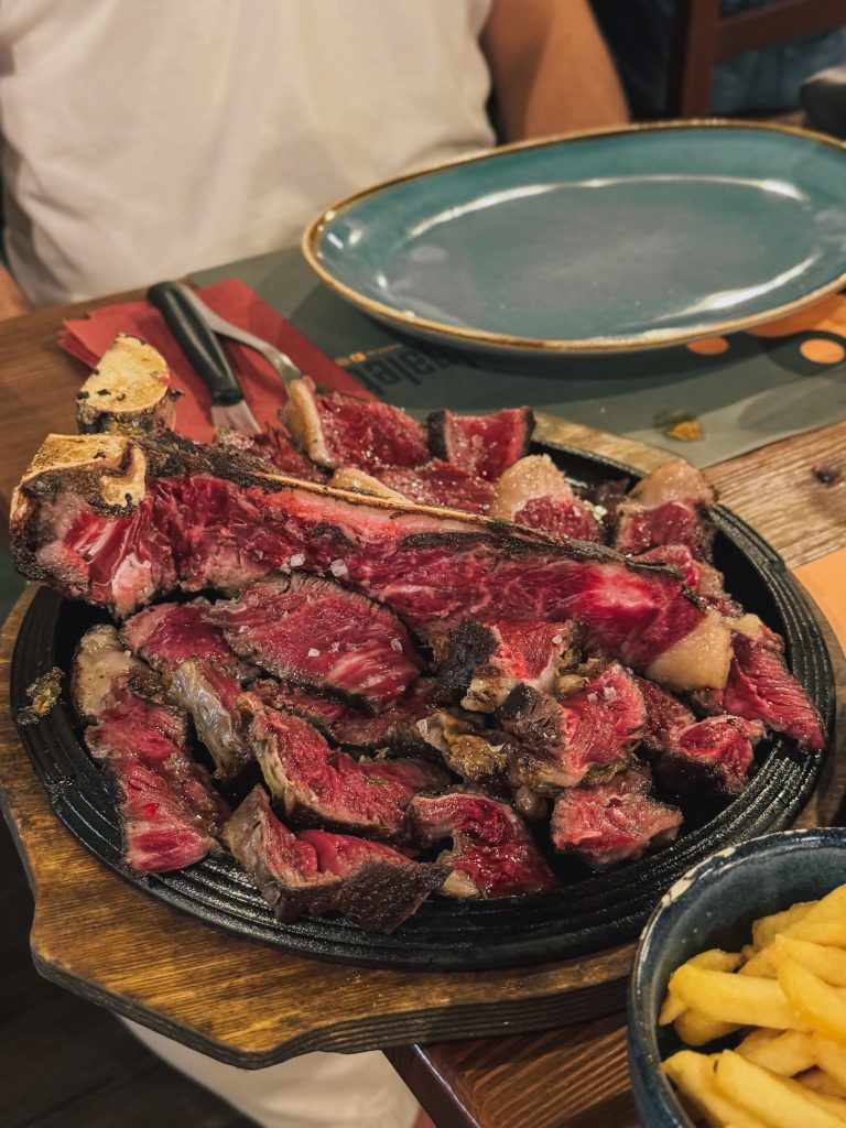 Fiorentina dry aged frollata 40 giorni servita a El Galet