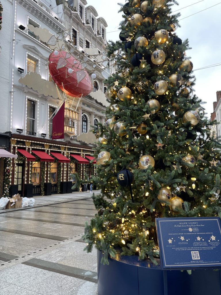 Decorazioni natalizie della boutique Cartier in Bond Street