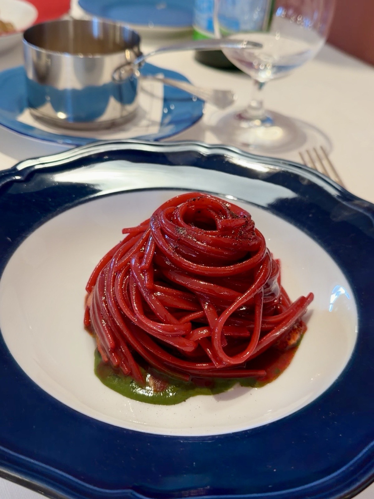 Piatto F50 linguine di Gragnano con astice del menù Supercars del Ristorante Cavallino