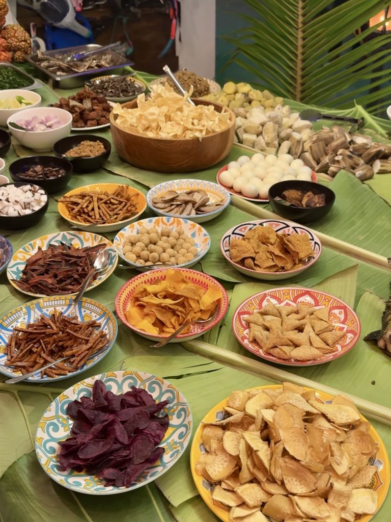 Piatto della cucina maldiviana servito a buffet