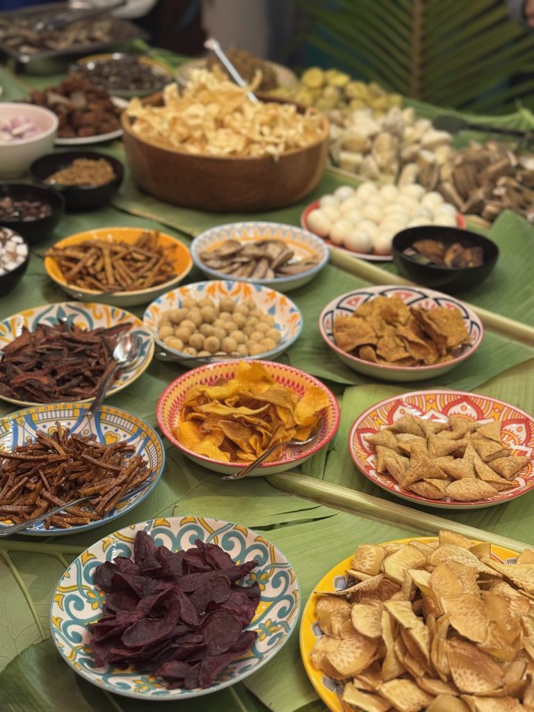 Cena tipica maldiviana servita durante la serata Bodu Beru