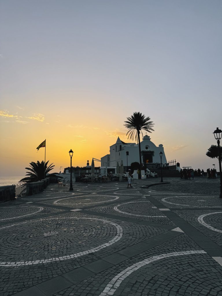 Chiesa del Soccorso di Forio sul promontorio a picco sul mare