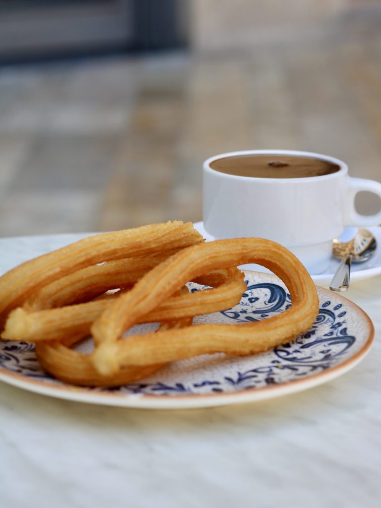 Churros con cioccolata calda della Horchatería Santa Catalina