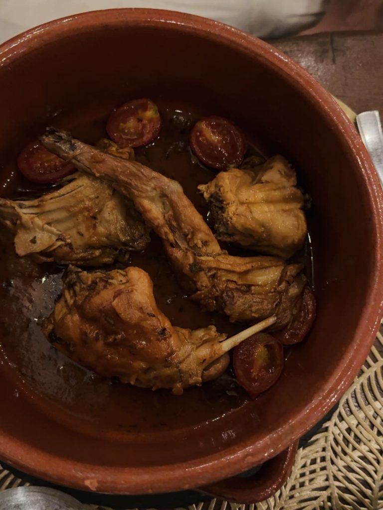 Coniglio all'ischitana servito da Leopoldo