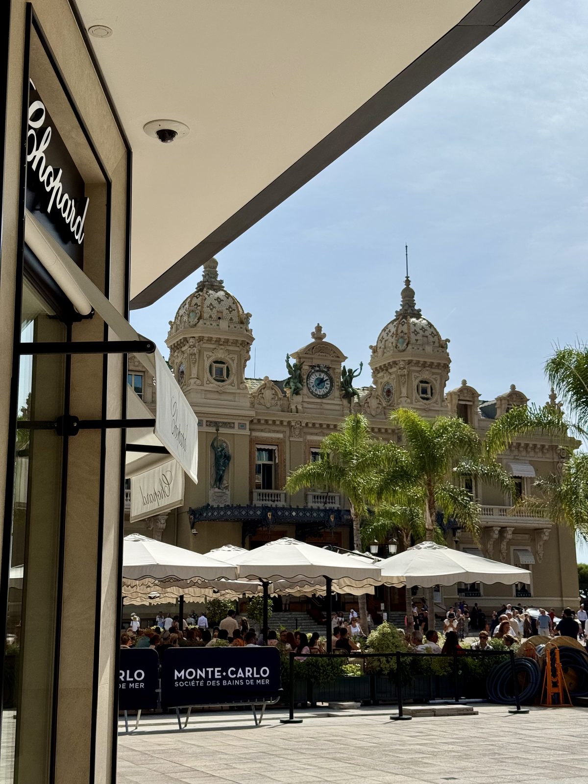 La facciata del Casinò di Montecarlo vista dalla piazza