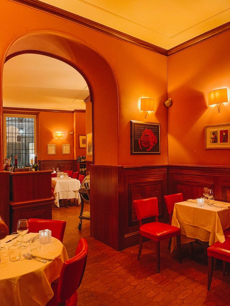 Dehors di Dal Bolognese nella corte interna di Palazzo Recalcati
