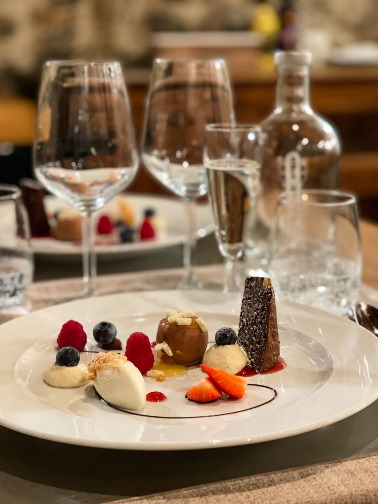 Dolce tre cioccolati scomposta della Trattoria