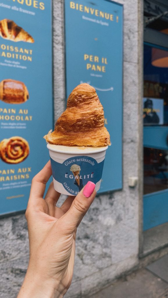 Gelato al gusto croissant di Égalité a Milano