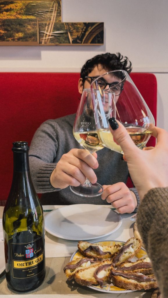 Brindisi con Ortrugo all'Enoteca al Convegno