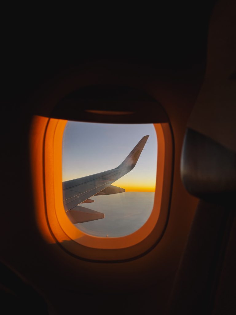 Vista dal finestrino dell'aereo durante il viaggio per le Maldive