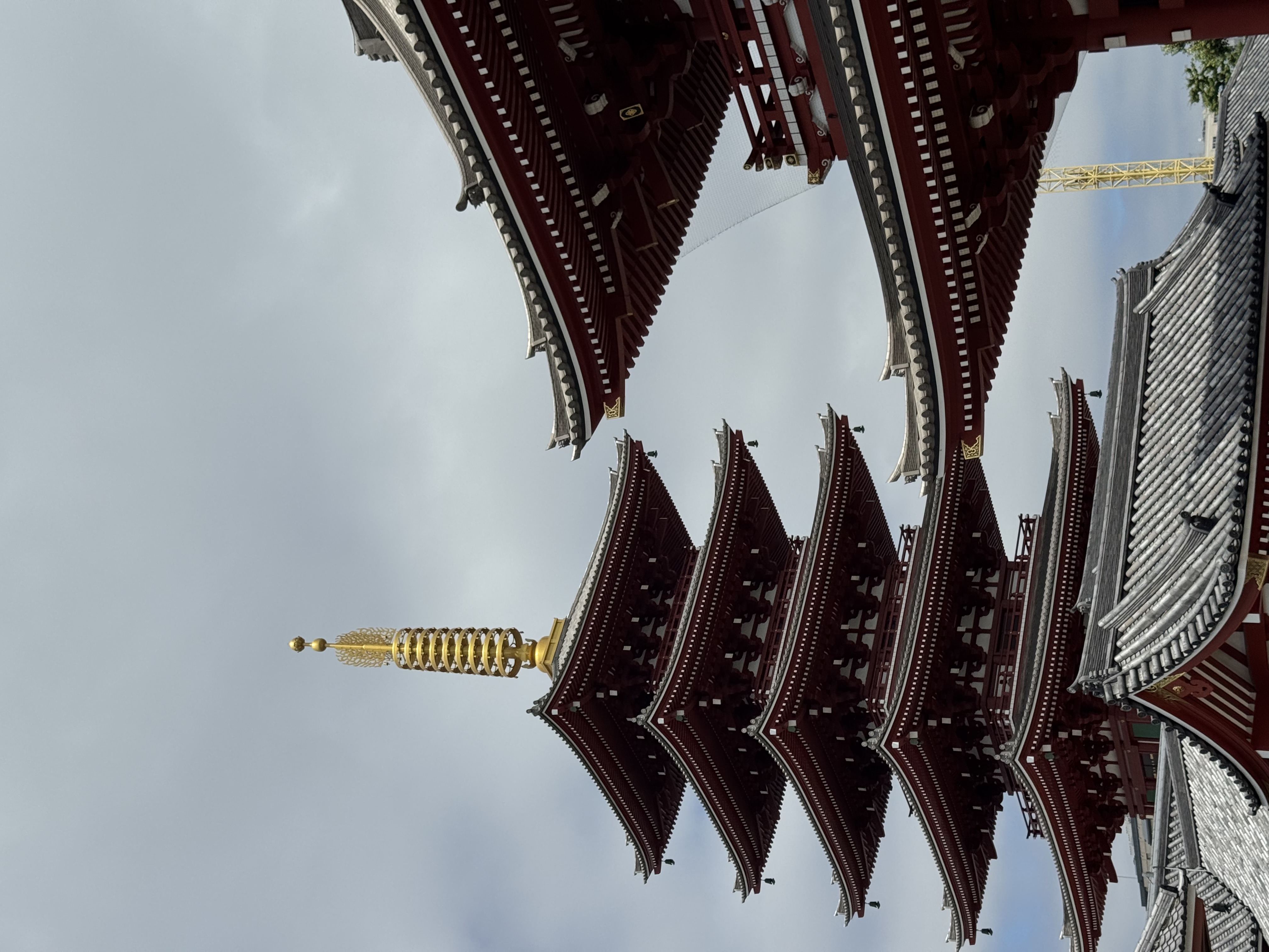 Il tempio Senso-ji nel quartiere di Asakusa, a Tokyo