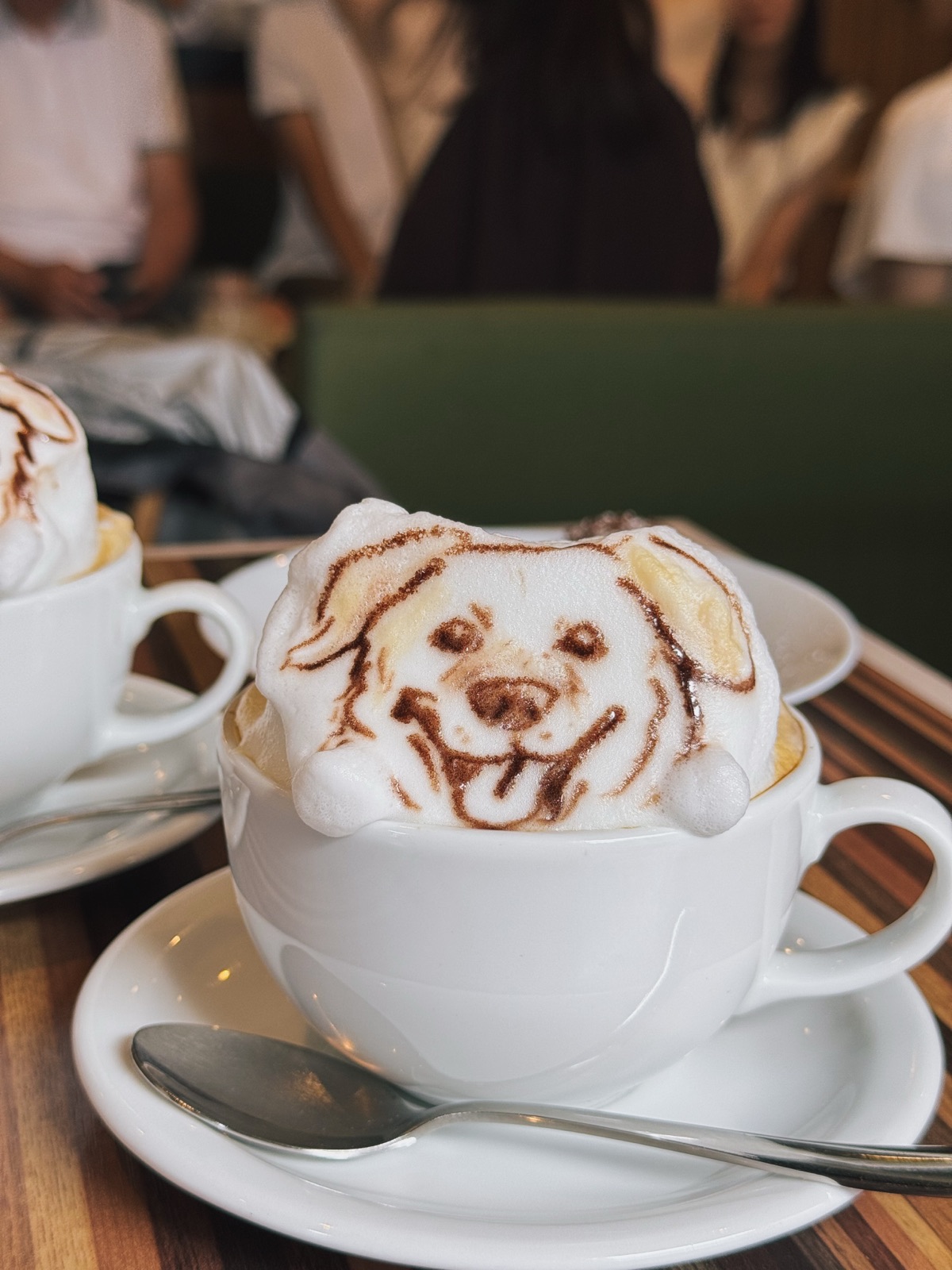 Café Reissue a Tokyo, latte art in 3D con animale domestico riprodotto sulla schiuma