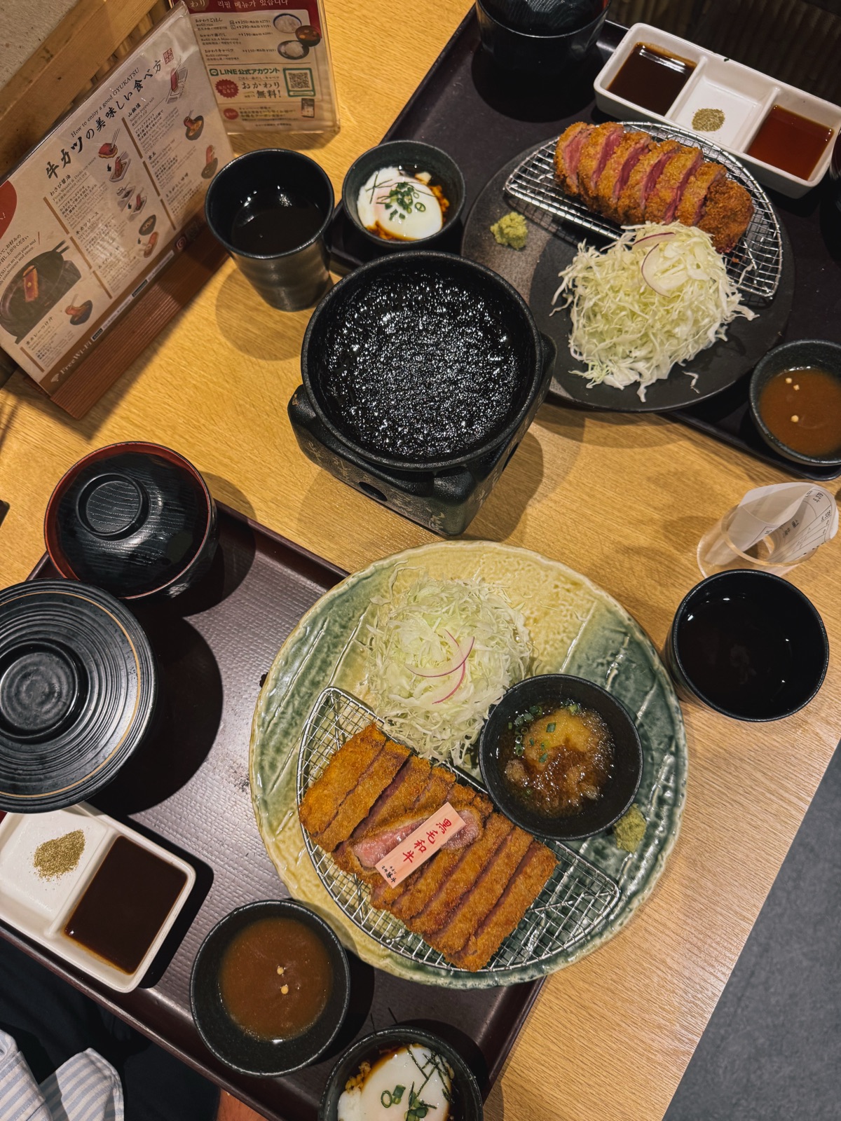 Gyukatsu Kyoto Katsugyu, tonkatsu di manzo con griglia da tavolo per la cottura