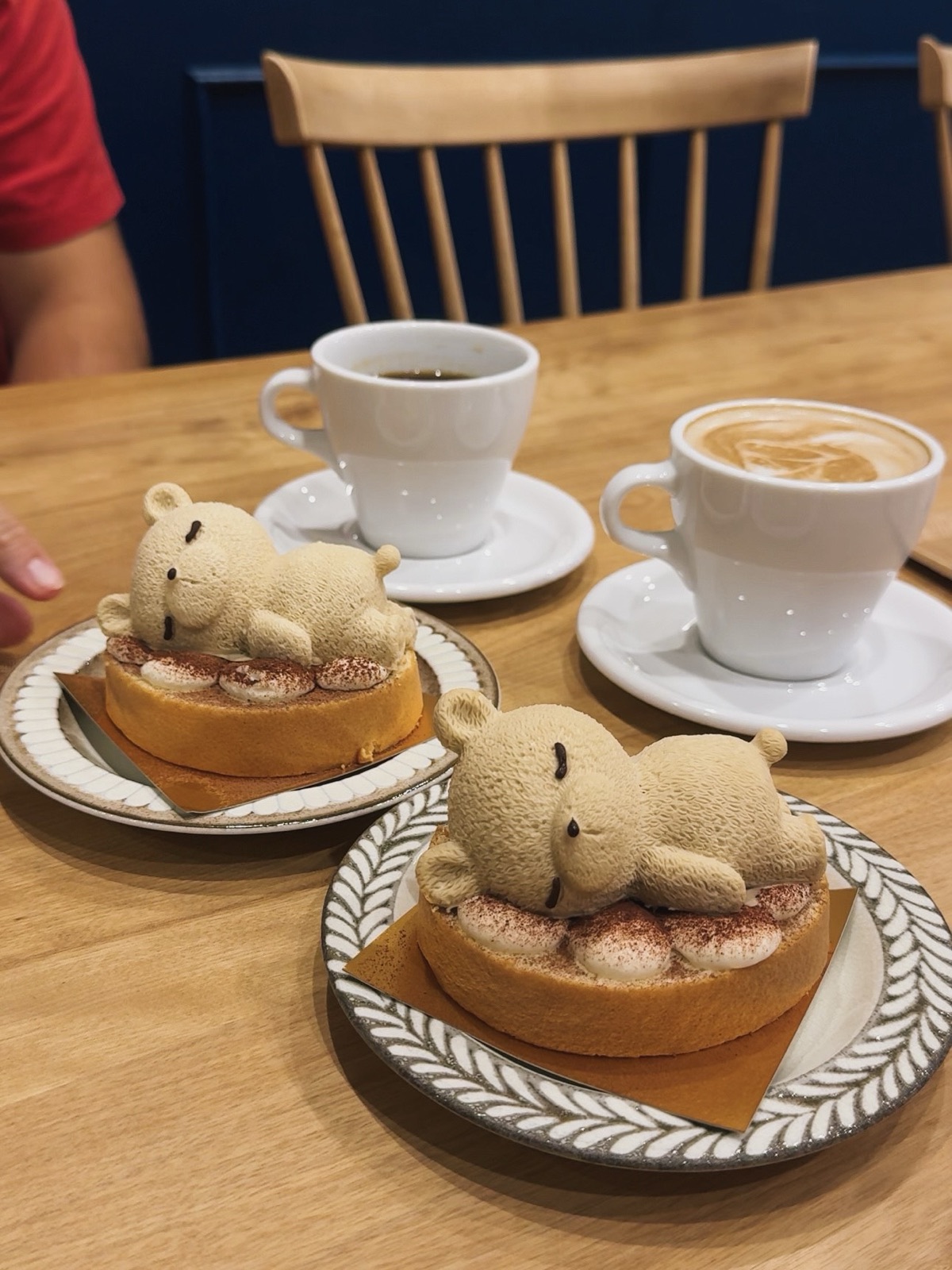 Luna Café a Tokyo, tiramisù a forma di orsetto in una caffetteria nascosta dentro una lavanderia