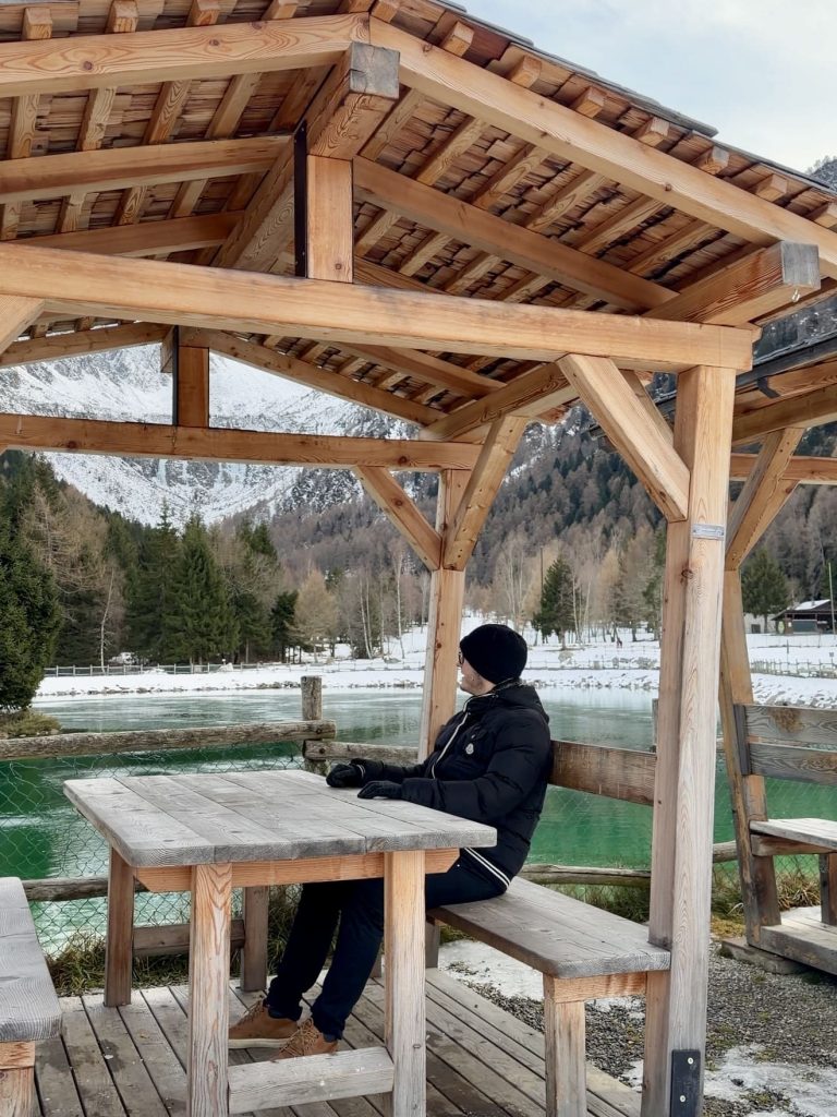 Casetta di legno a Valbione con vista sul lago