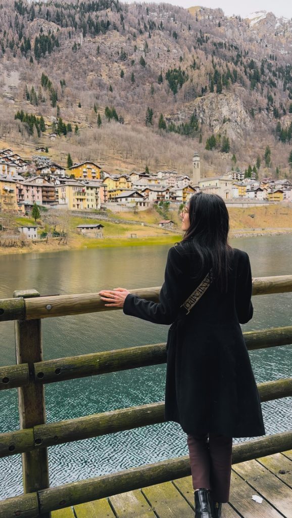 Ludovica in riva al lago di Carona