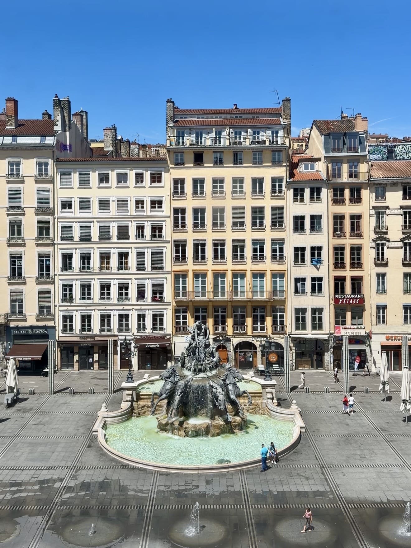 La maestosa Place des Terreaux a Lione