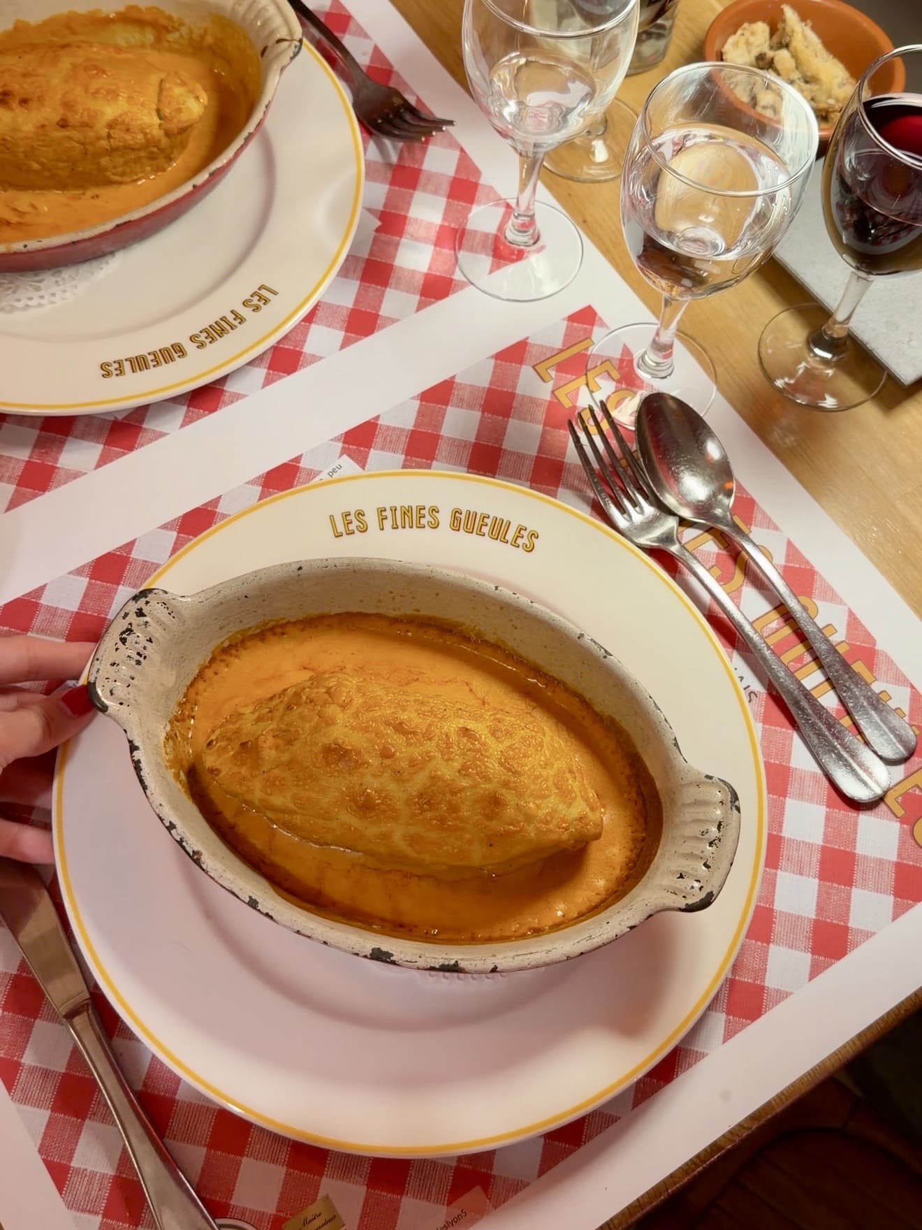 La quenelle de brochet, il soffice soufflé di luccio simbolo di Lione