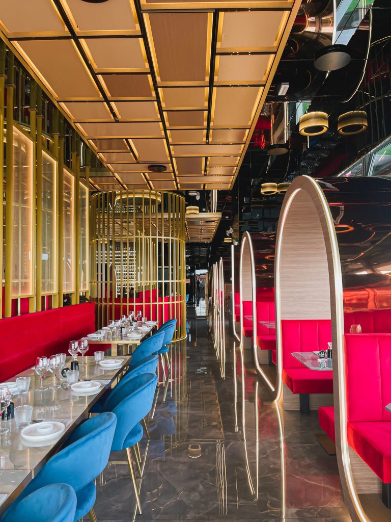 Tavolo nella caratteristica carrozza di Sushi Ho Dalmine