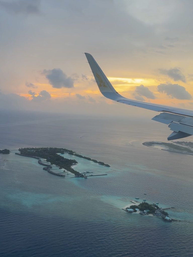 Atolli delle Maldive visti dall'alto durante l'atterraggio