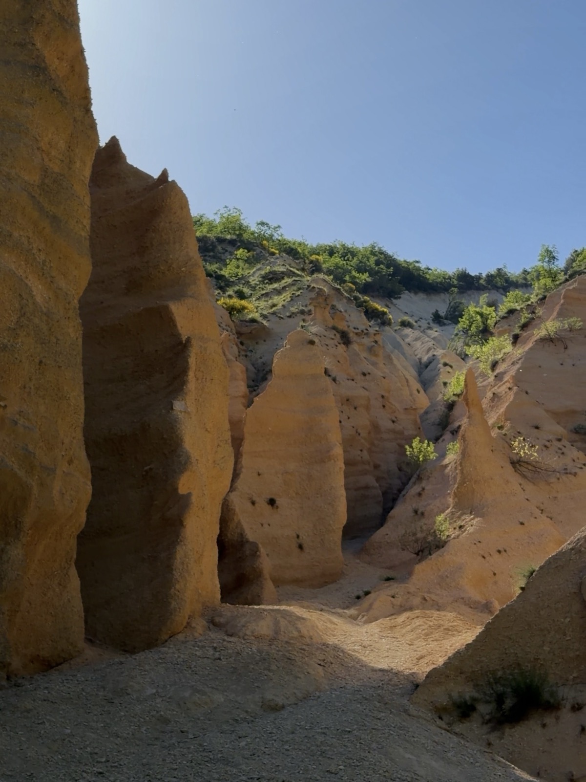 Le formazioni di roccia delle Lame Rosse modellate dall'erosione nei Monti Sibillini