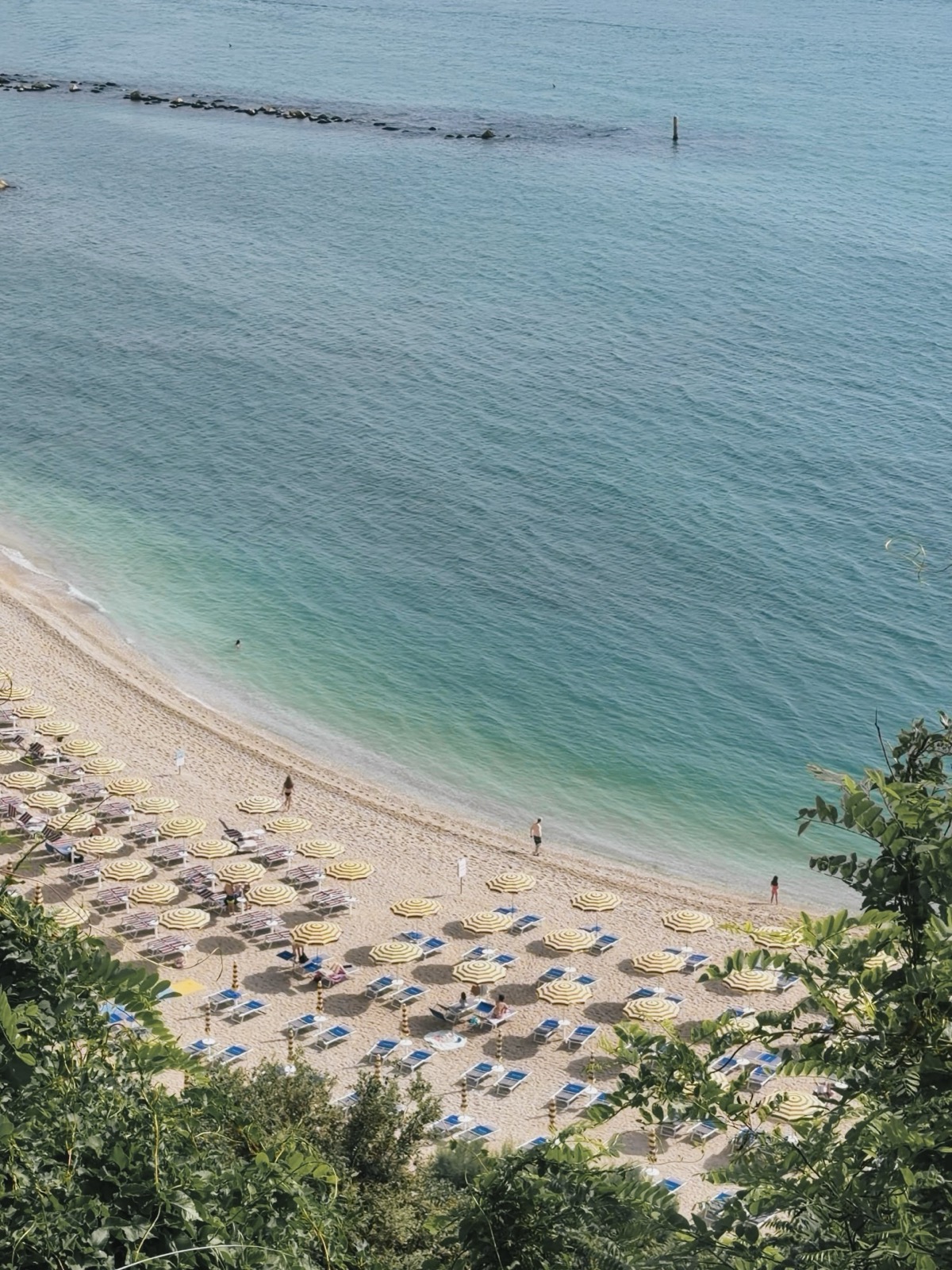 La spiaggia di Numana sulla Riviera del Conero
