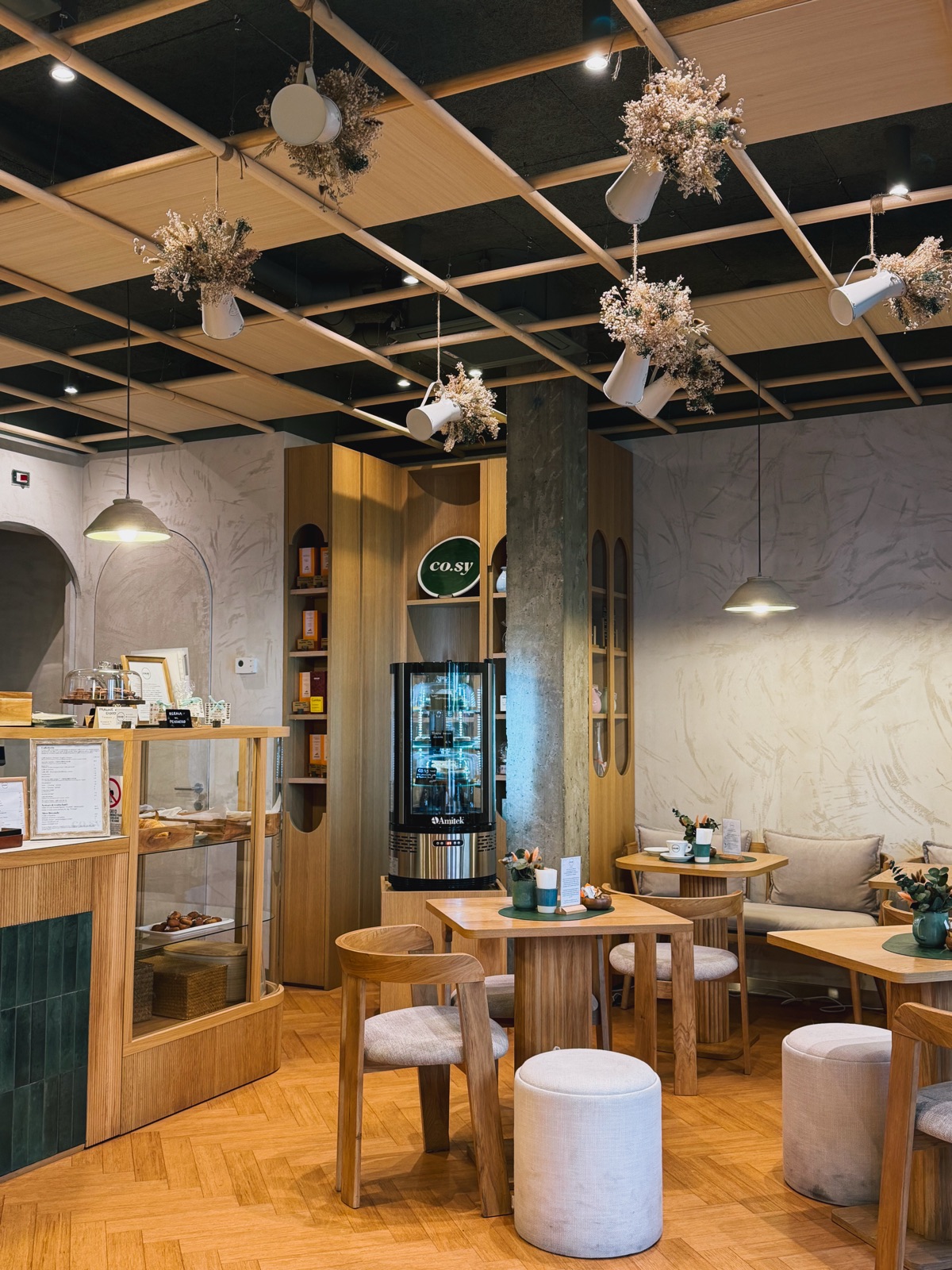 Sala interna della caffetteria Co.Sy a Monza