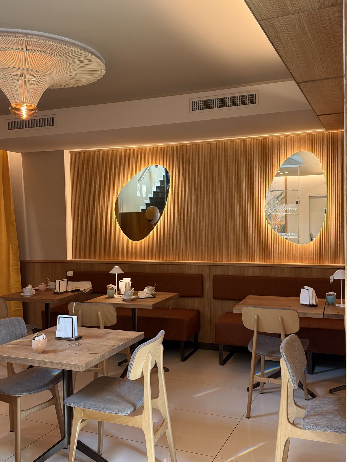 Sala interna della pasticceria Dolci a Lissone