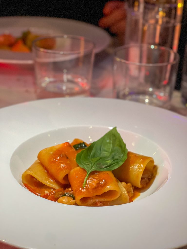 Mezzi paccheri gourmet serviti da OTIVM