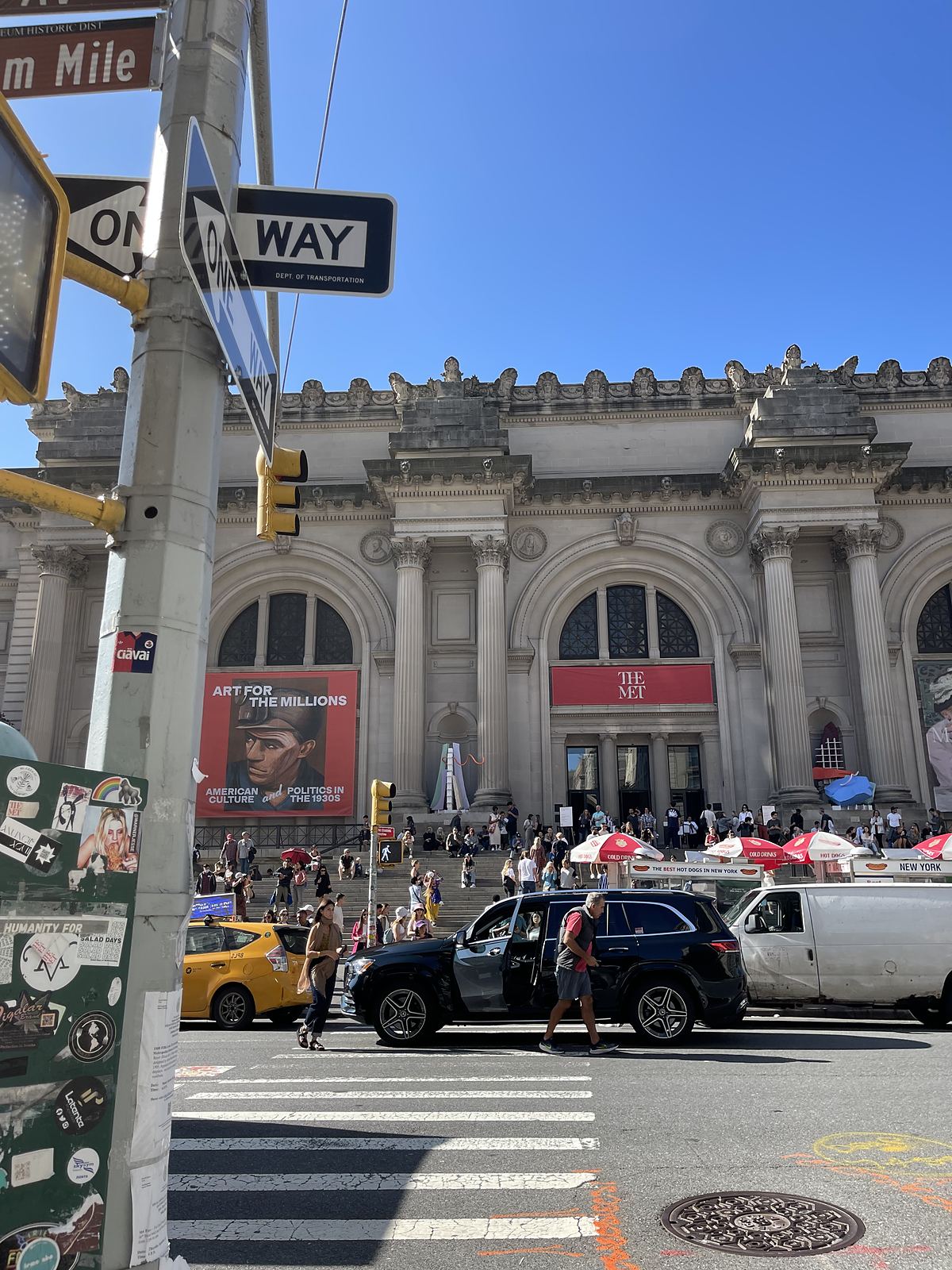 La facciata e la scalinata del Metropolitan Museum of Art nell'Upper East Side di New York