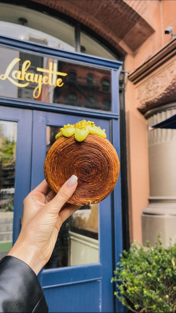 New York Roll al pistacchio del Lafayette Grand Café