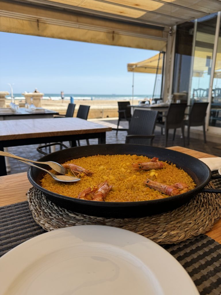 Paella de Marisco servita da Casa Isabel a Playa Malvarrosa