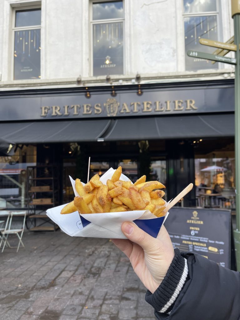 Cartoccio di patatine fritte di Maison Antoine a Bruxelles